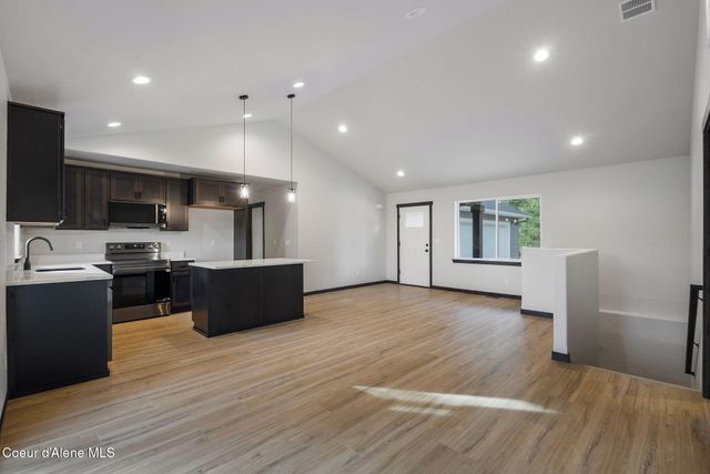 9490 Sunnyside Rd, Sandpoint, ID 83864