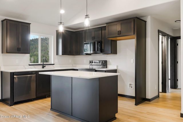 9490 Sunnyside Rd, Sandpoint, ID 83864