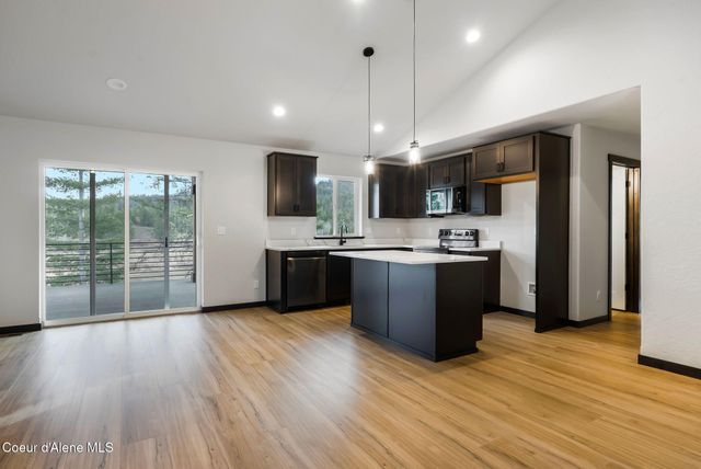 9490 Sunnyside Rd, Sandpoint, ID 83864