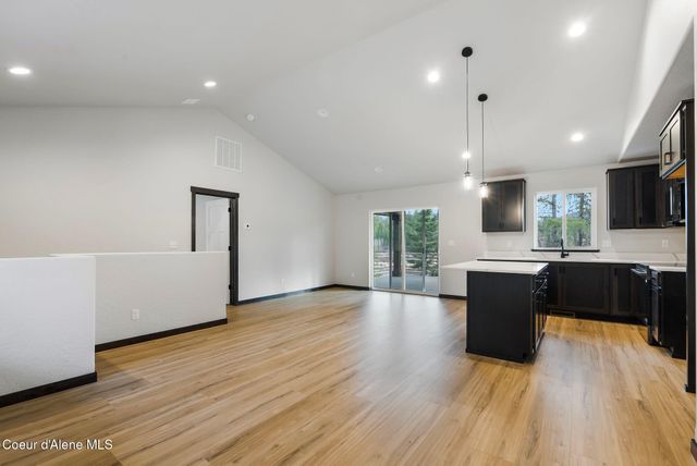 9490 Sunnyside Rd, Sandpoint, ID 83864