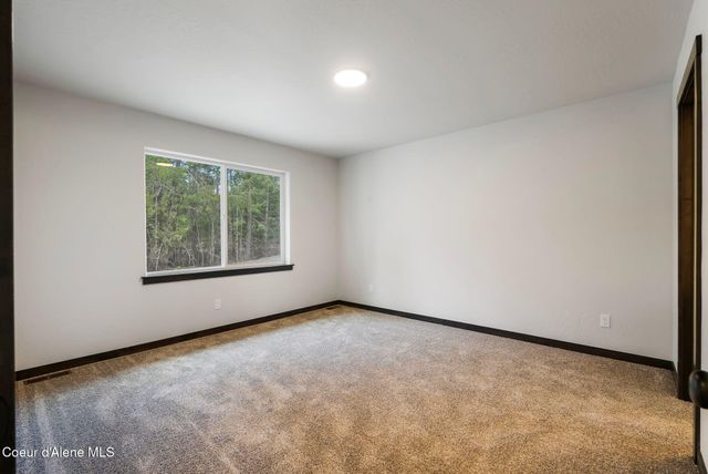 9490 Sunnyside Rd, Sandpoint, ID 83864