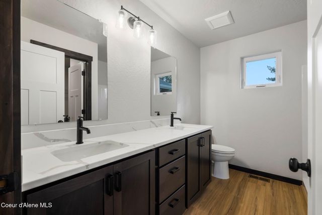 9490 Sunnyside Rd, Sandpoint, ID 83864