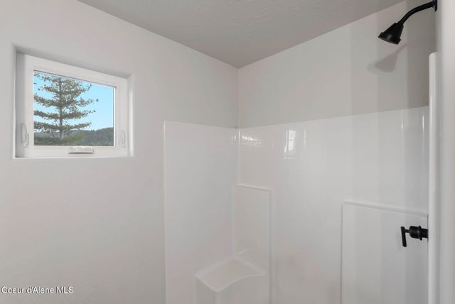 9490 Sunnyside Rd, Sandpoint, ID 83864