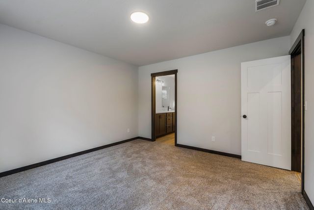 9490 Sunnyside Rd, Sandpoint, ID 83864