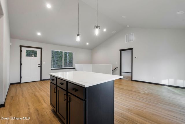 9490 Sunnyside Rd, Sandpoint, ID 83864