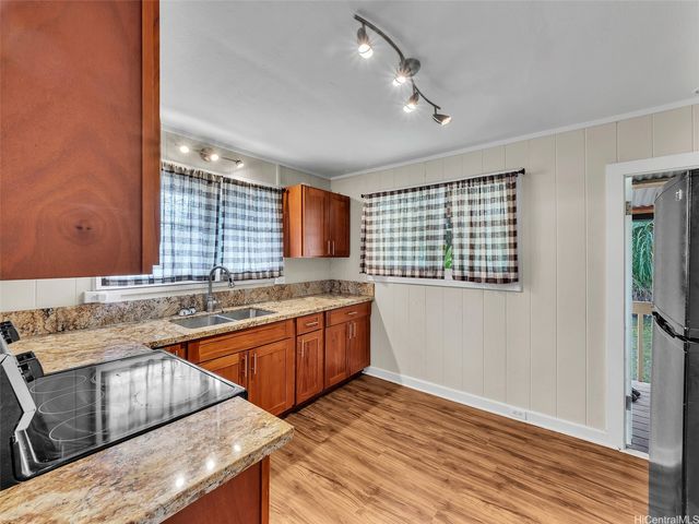 297 W Puainako Street, Hilo, HI 96720