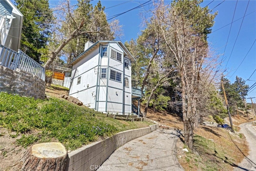 31920 Pine Cone Drive, Running Springs, CA 92382