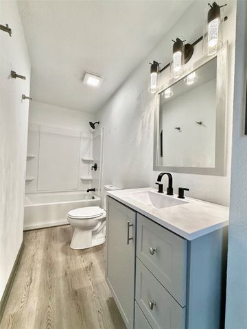5403 SW 9th Street, Des Moines, IA 50315