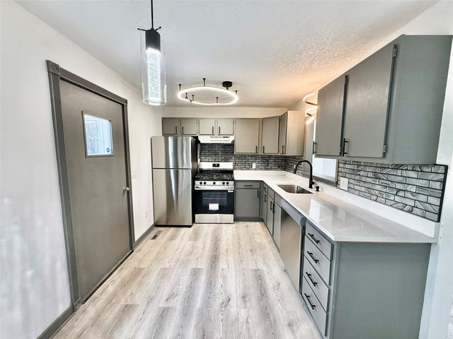 5403 SW 9th Street, Des Moines, IA 50315