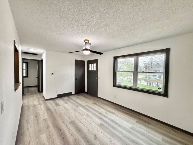5403 SW 9th Street, Des Moines, IA 50315