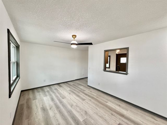 5403 SW 9th Street, Des Moines, IA 50315