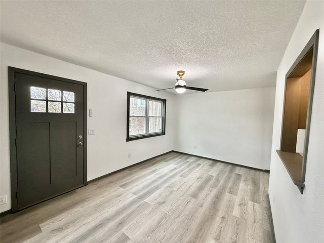 5403 SW 9th Street, Des Moines, IA 50315