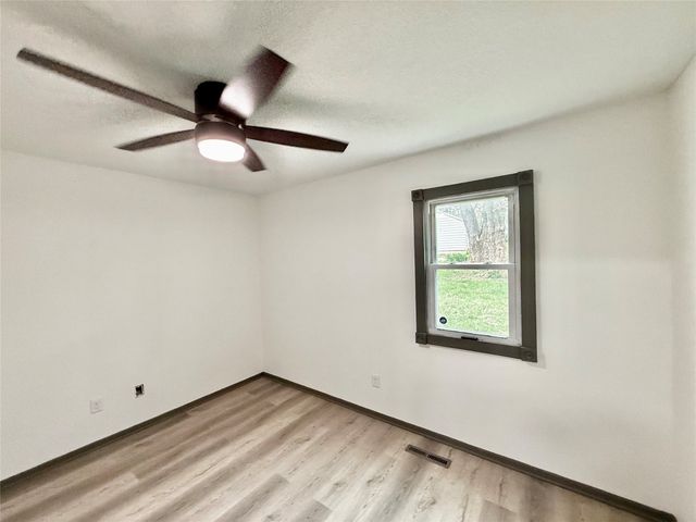 5403 SW 9th Street, Des Moines, IA 50315