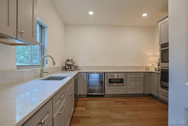 9200 Village Green Drive, Montgomery, OH 45242