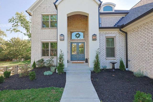 9200 Village Green Drive, Montgomery, OH 45242