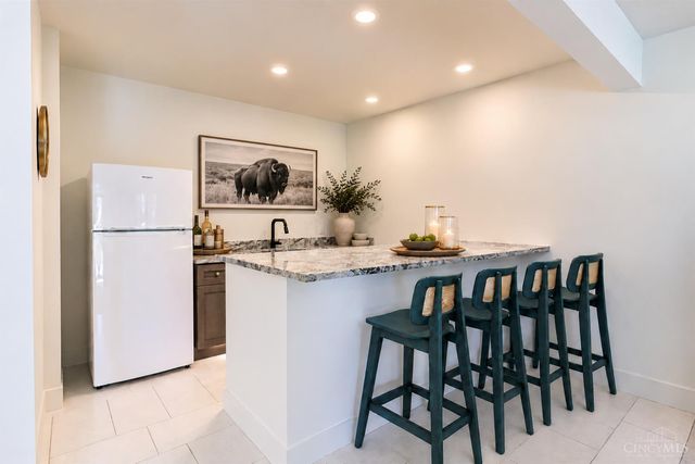9200 Village Green Drive, Montgomery, OH 45242