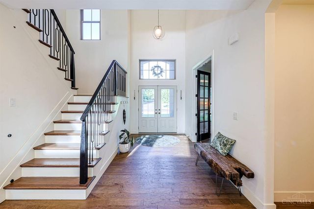 9200 Village Green Drive, Montgomery, OH 45242