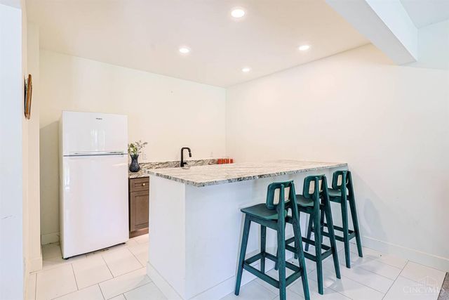 9200 Village Green Drive, Montgomery, OH 45242