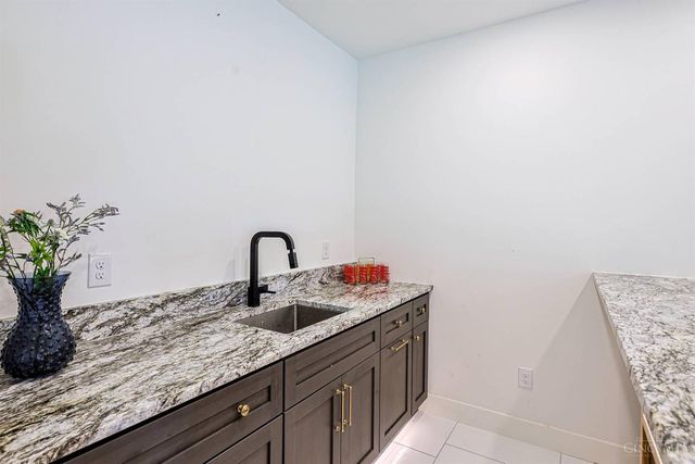 9200 Village Green Drive, Montgomery, OH 45242