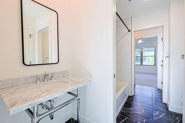 9200 Village Green Drive, Montgomery, OH 45242