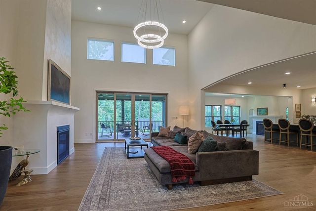 9200 Village Green Drive, Montgomery, OH 45242