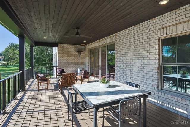 9200 Village Green Drive, Montgomery, OH 45242