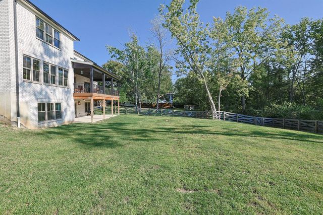 9200 Village Green Drive, Montgomery, OH 45242