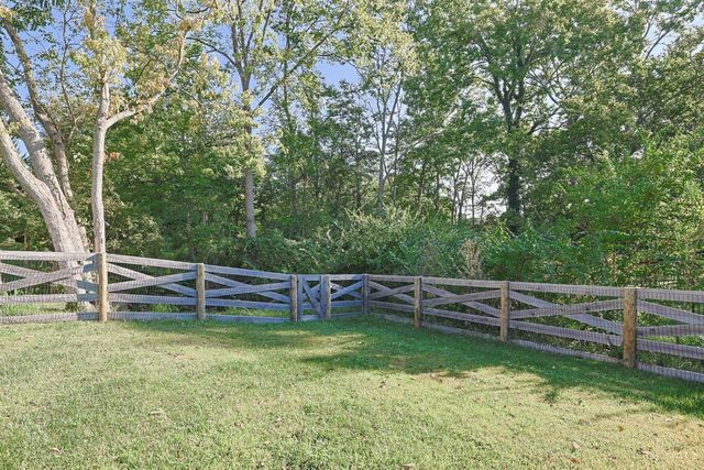 9200 Village Green Drive, Montgomery, OH 45242