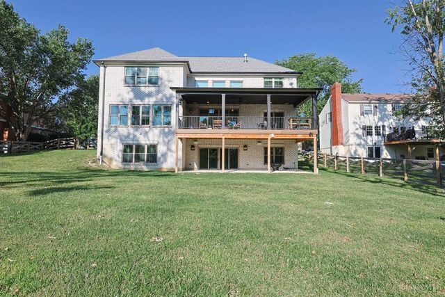 9200 Village Green Drive, Montgomery, OH 45242
