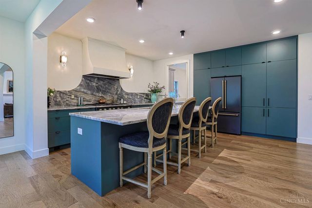 9200 Village Green Drive, Montgomery, OH 45242