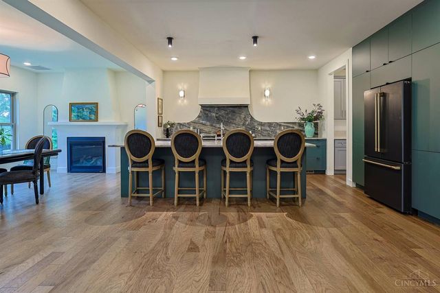 9200 Village Green Drive, Montgomery, OH 45242
