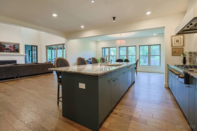 9200 Village Green Drive, Montgomery, OH 45242