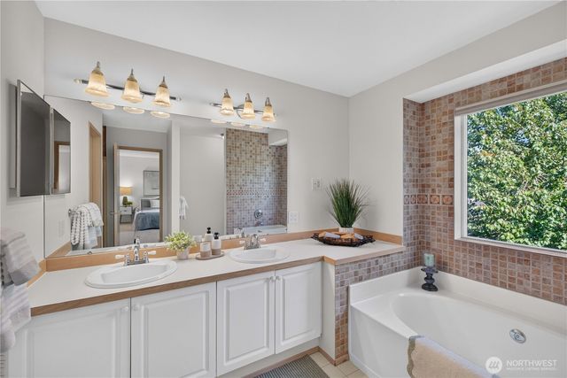 23610 SE 267th Place, Maple Valley, WA 98038