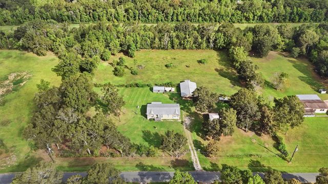 428 County Road 410, Dayton, TX 77535