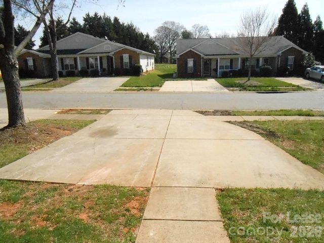 5325 Harris Cove Drive, Charlotte, NC 28269