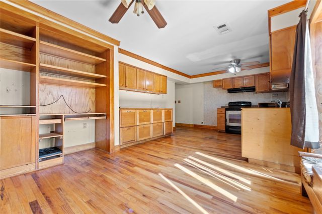 524 S Preston Street, Wolfe City, TX 75496