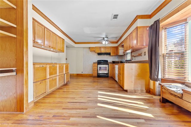 524 S Preston Street, Wolfe City, TX 75496