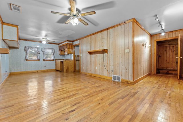 524 S Preston Street, Wolfe City, TX 75496