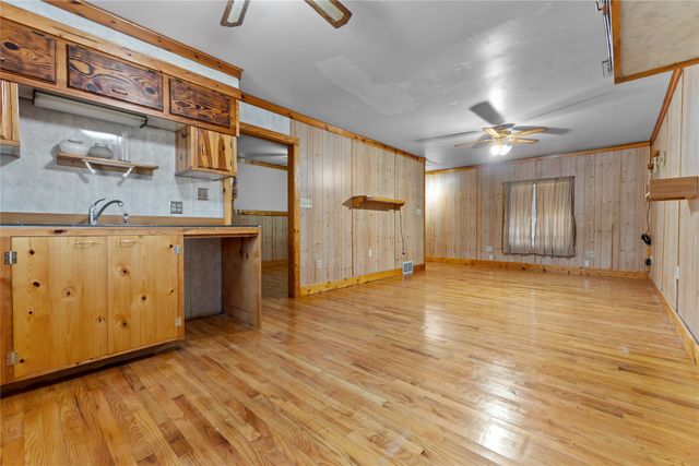 524 S Preston Street, Wolfe City, TX 75496