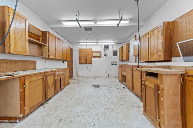 524 S Preston Street, Wolfe City, TX 75496