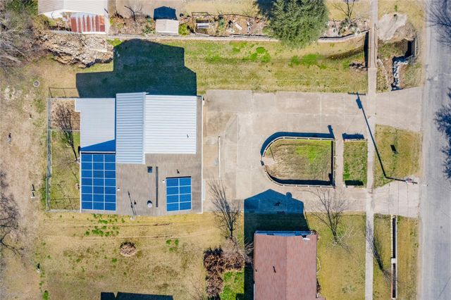 524 S Preston Street, Wolfe City, TX 75496