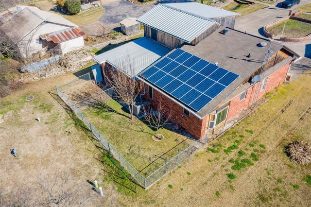 524 S Preston Street, Wolfe City, TX 75496