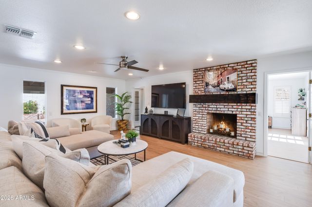 4833 N 38TH Street, Phoenix, AZ 85018