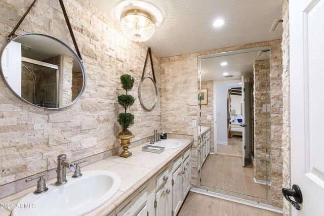 4833 N 38TH Street, Phoenix, AZ 85018