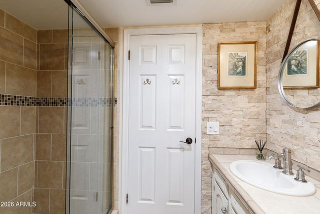 4833 N 38TH Street, Phoenix, AZ 85018