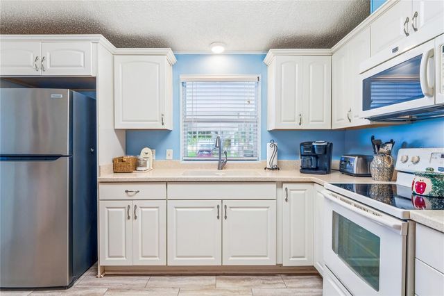 7136 VALOR STREET 325, Zephyrhills, FL 33541