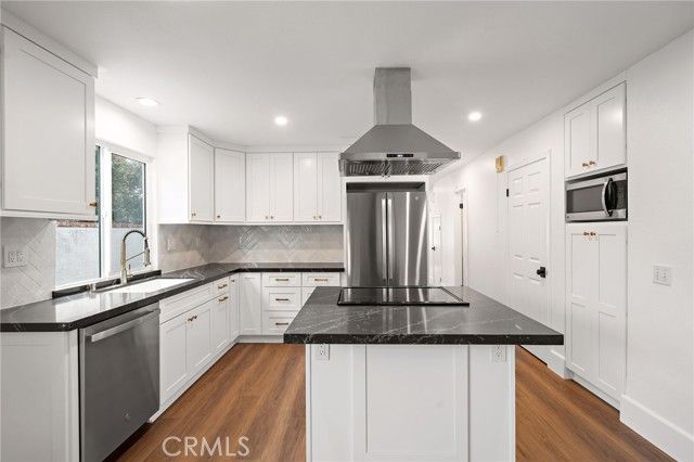 377 Roycroft Avenue, Long Beach, CA 90814