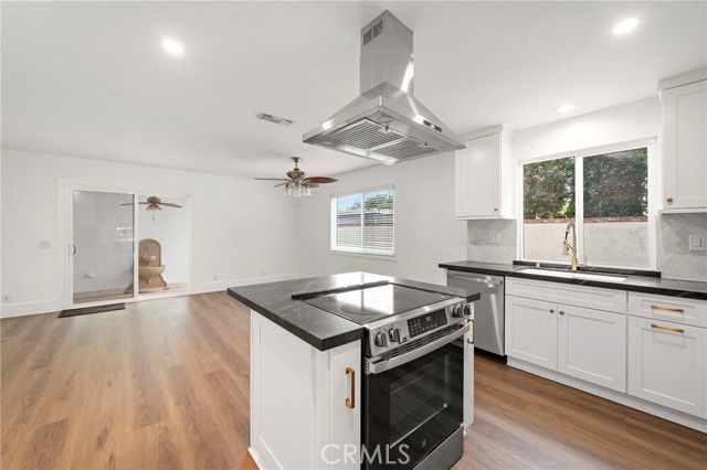 377 Roycroft Avenue, Long Beach, CA 90814