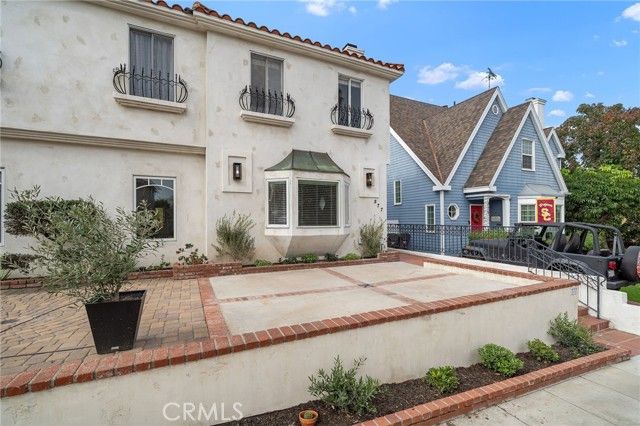 377 Roycroft Avenue, Long Beach, CA 90814