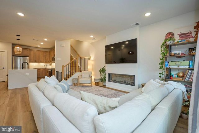 4937 EISENHOWER AVE, Alexandria, VA 22304